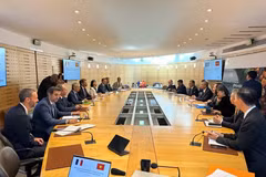 El Ministerio de Finanzas de Vietnam coordinará con el Banco Estatal y otras carteras y organismos competentes la organización de una gira de promoción sin emisión de valores. Foto: Comité Organizador
