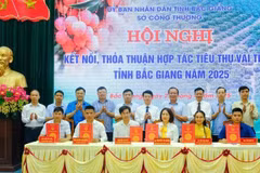 Firma de acuerdo de cooperación sobre el consumo de lichi de Bac Giang 2025. (Fuente: nhandan.com)