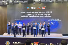 Ceremonia para anunciar el establecimiento de tres nuevas redes de expertos de la industria de innovación y tecnología estratégica: Quantum (VNQuantum), Cyber ​​​​Security (ViSecurity) y Aviación, Espacio y Vehículos Aéreos No Tripulados (UAV Vietnam) el 25 de agosto de 2025. (Foto: Vietnam+)