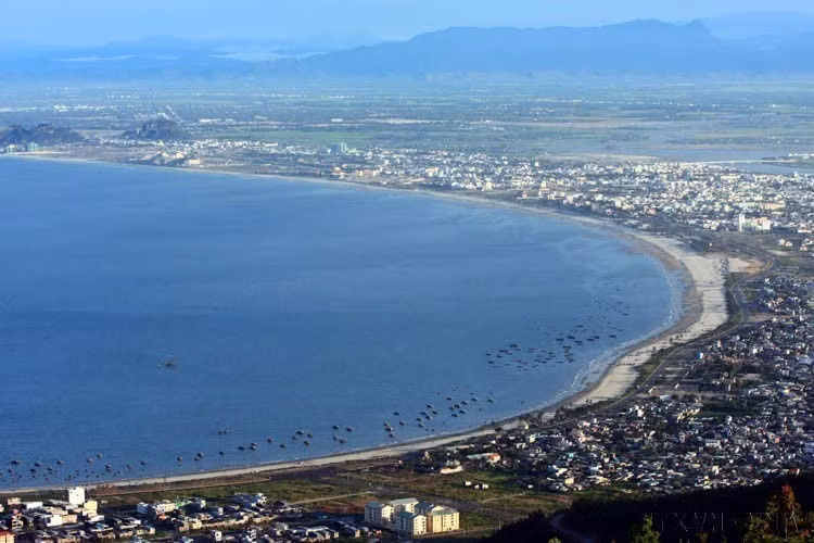 Desarrollar Da Nang para que se convierta en un importante centro económico marítimo del país y una ciudad costera internacional. (Fuente: VNA)