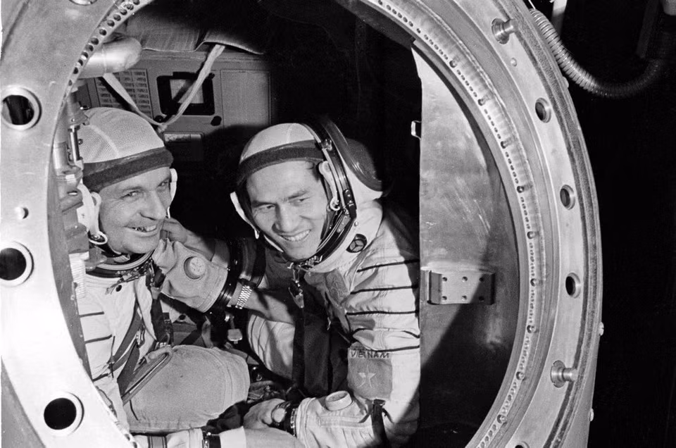 El piloto Pham Tuan se convirtió en el primer astronauta vietnamita en volar al espacio el 23 de julio de 1980, en la nave espacial Unión 37 con el cosmonauta soviético Victor Gorbatko. (Fuente: VNA)