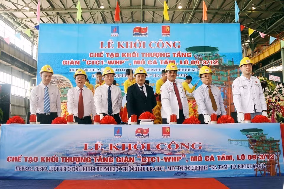El 23 de marzo de 2018, el consorcio contratista que incluye a la empresa mixta Vietnam-Rusia Vietsovpetro, la Corporación de Exploración y Producción de PetroVietnam (PVEP) y el grupo Bitexco comenzó la construcción de la parte superior de la plataforma CTC1-WHP en un proyecto para desarrollar y explotar el campo petrolífero Ca Tam, bloque 09/3-12. (Fuente: VNA)