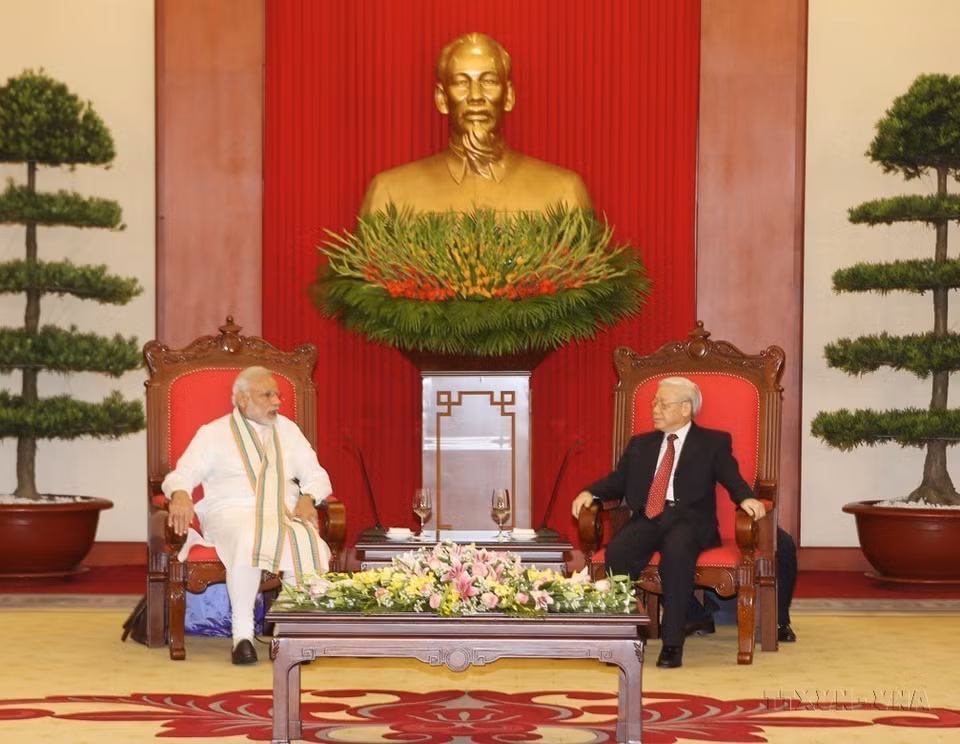 Durante la visita del primer ministro de la República de la India, Narendra Modi, a Vietnam en septiembre de 2016, los líderes de los dos países acordaron elevar las relaciones bilaterales a una asociación estratégica integral. En la foto: el secretario general del Partido Comunista de Vietnam, Nguyen Phu Trong, recibió a Narendra Modi (3 de septiembre de 2016). (Fuente: VNA)