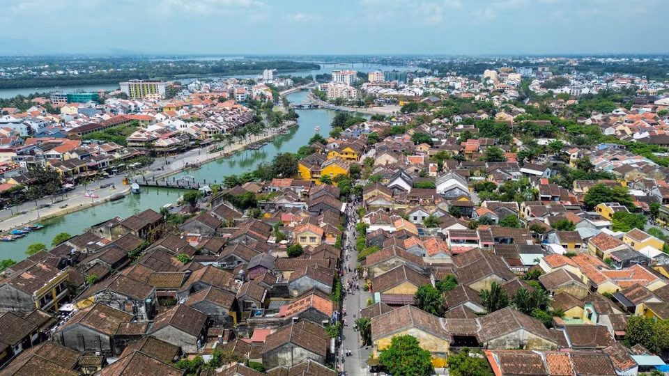Ubicada a orillas del río Hoai, la antigua ciudad de Hoi An cautiva a los visitantes con su arquitectura antigua y poética, que deja una huella imborrable en quienes la descubren. (Fuente: VNA)