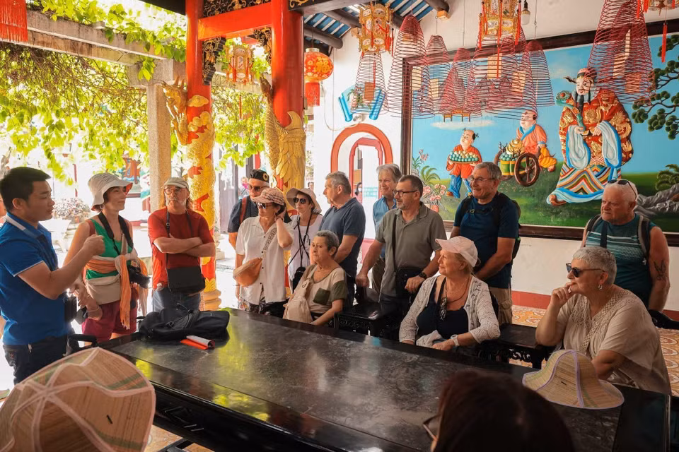Muchos turistas internacionales eligen Quang Nam como destino para visitar y aprender sobre los valores históricos y culturales cuando llegan a Vietnam. (Fuente: VNA)