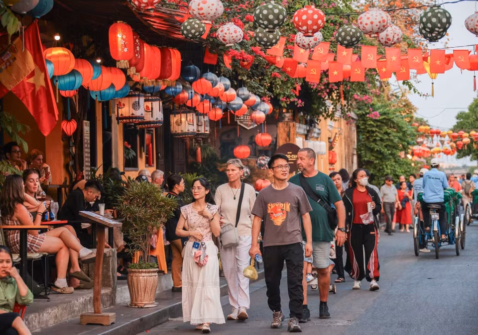 Hoi An conserva su identidad cultural y belleza antigua, y es un lugar donde muchos turistas nacionales e internacionales van a divertirse y explorar cada vez que llegan a Quang Nam. (Fuente: VNA)