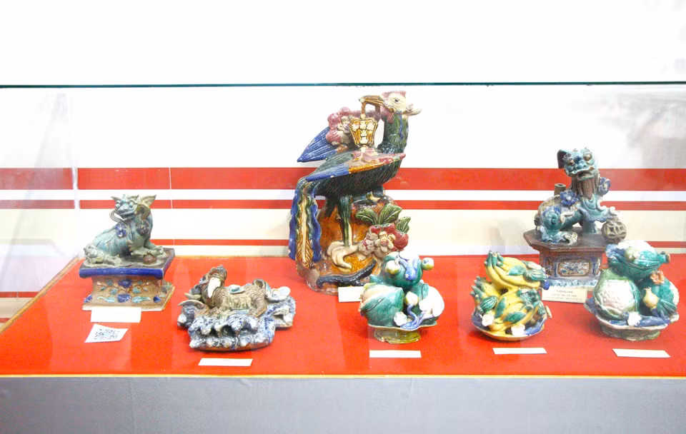 Diversos productos cerámicos se exhiben en la muestra. (Fuente: VNA)