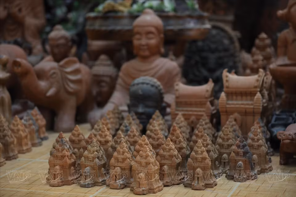 Bau Truc no es sólo un pueblo alfarero, sino también un patrimonio cultural activo, donde los valores tradicionales se conservan en medio de las corrientes modernas. Cada producto cerámico local es una obra de arte y la voz de una comunidad sobre su identidad cultural y sus tradiciones. (Fuente: VNA)