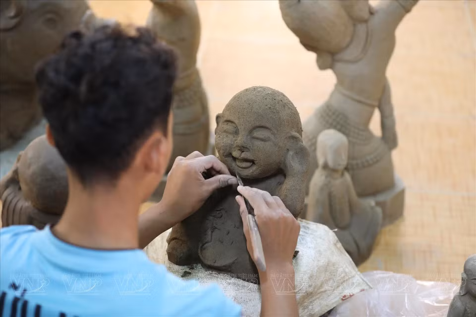 Cada producto cerámico creado no es sólo un objeto común sino también una obra de arte, preservando profundos valores culturales. (Fuente: VNA)