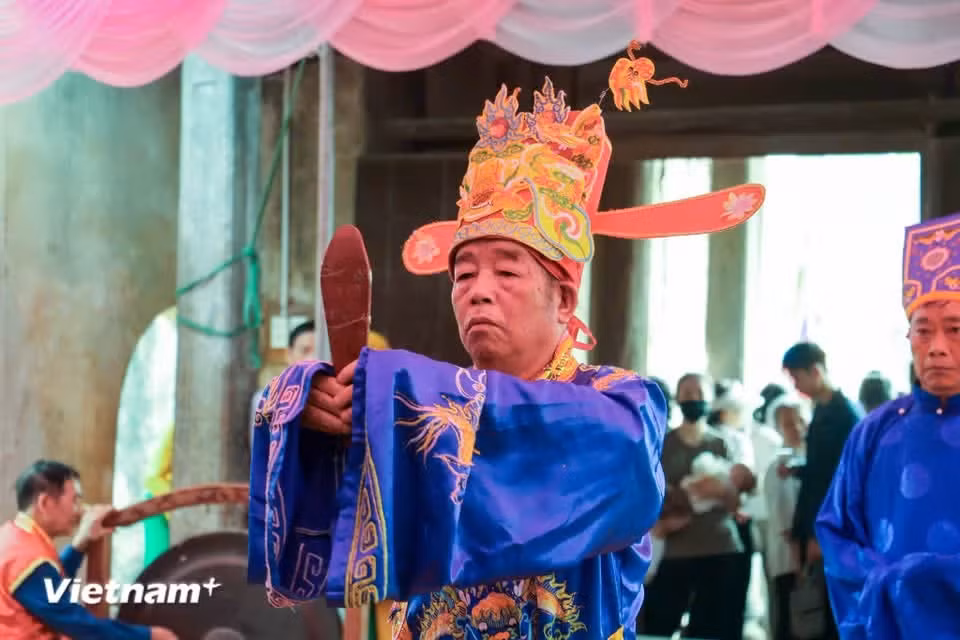 Los rituales del festival son conducidos con seriedad y profunda solemnidad por los ancianos de la aldea. (Fuente: Vietnamplus)