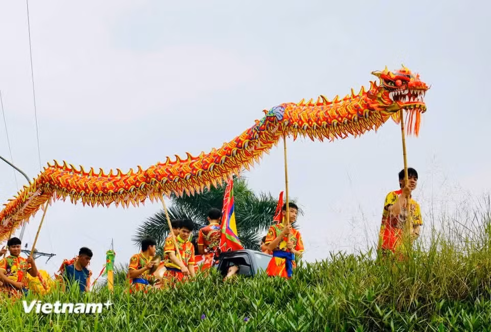 Este Festival no es únicamente una manifestación de espiritualidad, sino también un testimonio vivo de la vitalidad perdurable del patrimonio, preservado gracias al pensamiento innovador y a la integridad profesional de la gente de la región de Doai (Fuente: Vietnamplus)