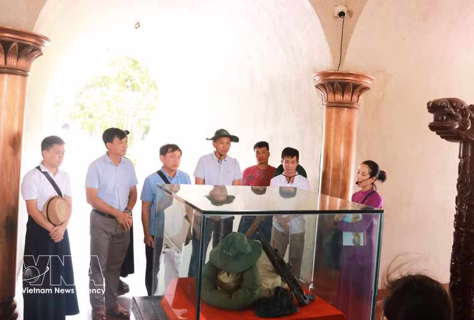 Los visitantes pueden explorar y escuchar historias sobre la "época de fuego" en la antigua Ciudadela de Quang Tri. (Fuente: VNA)