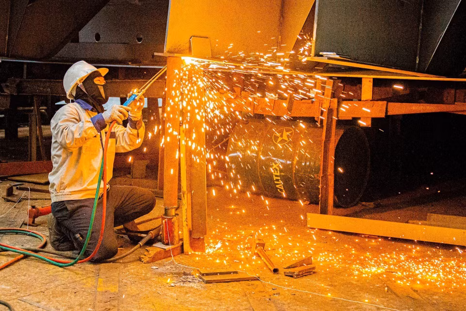 El proceso de soldadura de la estructura modular se lleva a cabo con altos requisitos técnicos y una precisión casi absoluta. (Foto: VNA)