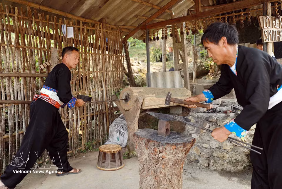 Los habitantes de Lao Chai conservan las tradiciones culturales de su grupo étnico, incluido el uso de trajes tradicionales en la vida cotidiana. (Fuente: VNA)