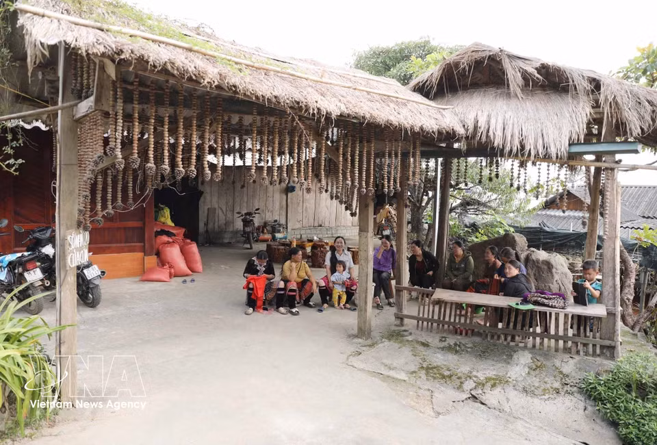 Las sencillas casas tradicionales, construidas con materiales naturales, contribuyen a crear un paisaje apacible. (Fuente: VNA)