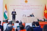 El primer ministro Le Minh Hung se reúne en Nueva Delhi con el personal de la Embajada de Vietnam y de las oficinas de representación del país. Foto: VNA