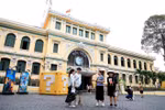 La oficina de correos de Ciudad Ho Chi Minh es una famosa atracción turística que atrae a multitud de visitantes. (Foto: VNA)
