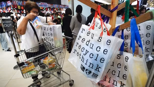 Prohíbe Yakarta bolsas de plástico de un solo uso 