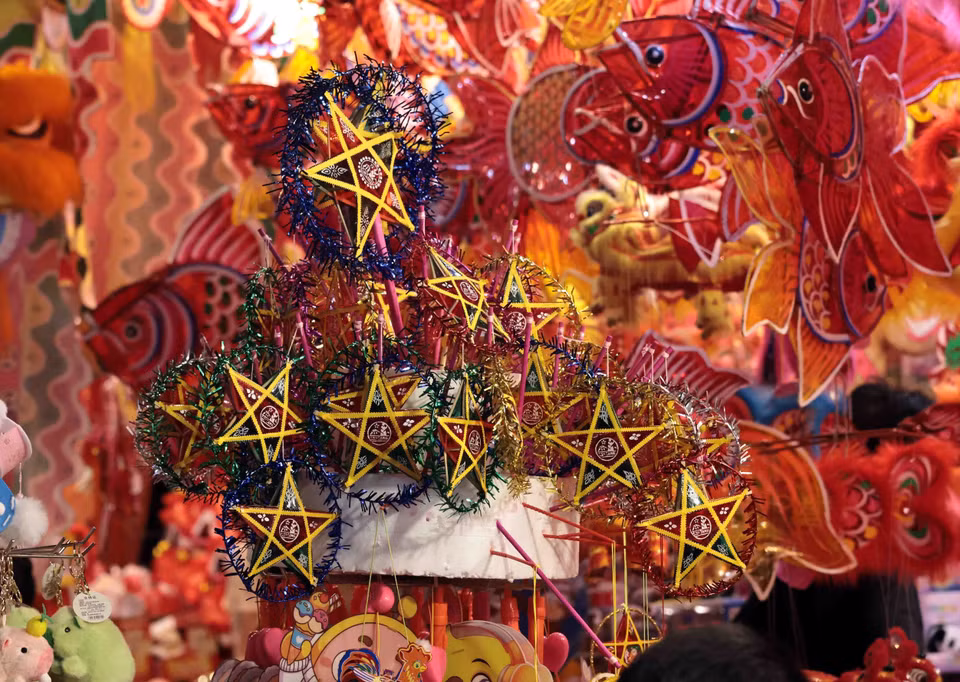 Brillantes juguetes del Festival del Medio Otoño en la calle Hang Ma. (Fuente: VNA)