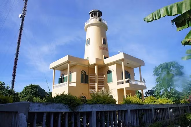 El faro de Con Co es donde los turistas pueden disfrutar de la belleza de esta tranquila isla. (Foto: Vietnam+)