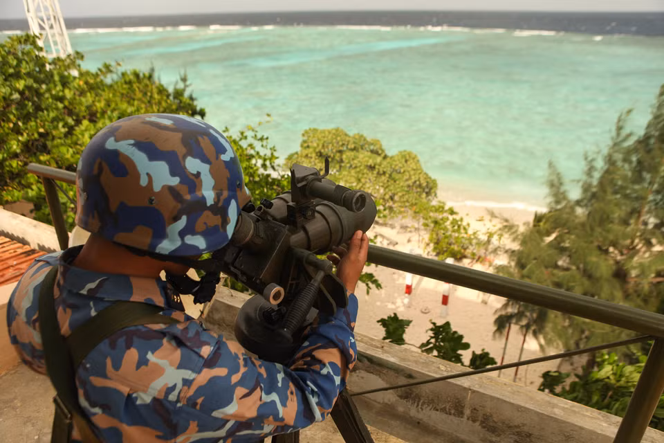 La observación a través de telescopios ayuda a los soldados a monitorear de manera proactiva objetivos distantes. (Foto: Revista Vietnam)