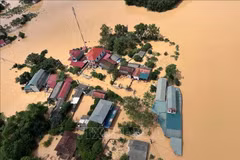Una zona residencial gravemente inundada en la comuna de Yen Binh, provincia de Lang Son (Foto: VNA)