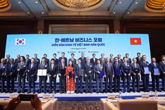 En el intercambio de MoU durante el Foro Económico Vietnam-Corea del Sur (Foto: VNA)