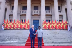 El secretario general del Partido Comunista y presidente de Vietnam, To Lam, (izquierda) y el presidente esrilanqués, Anura Kumara Dissanayaka. (Foto: VNA)