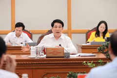 El miembro del Buró Político y presidente de Vietnam, Luong Cuong, dirige la reunión (Foto: VNA)