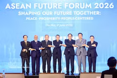 El primer ministro vietnamita, Le Minh Hung, junto con los delegados participantes en la inauguración del AFF 2026. (Foto: VNA)