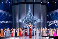 Yolina Lindquist, representante de Estados Unidos, es coronada Miss Cosmo 2025 (Foto: VNA)
