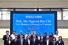El Ministerio de Finanzas de Vietnam intercambia experiencias con Japón sobre el desarrollo del mercado de valores. (Foto: Comisión Estatal de Valores)