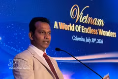 Ruwan Ranasinghe, viceministro de Turismo del Ministerio de Asuntos Exteriores, Empleo en el Extranjero y Turismo de Sri Lanka, interviene en la cita. (Foto: VNA)