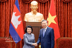 El secretario general del PCV y presidente de Vietnam, To Lam, recibe a la titular de la Asamblea Nacional de Camboya, Samdech Khuon Sudary. (Foto: VNA)