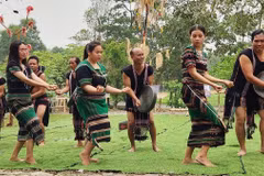 Destacan cultura del pueblo M'nong en festividades del Día de la Familia en Hanoi