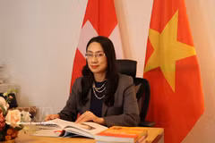 La embajadora de Vietnam en Suiza y concurrente en Liechtenstein, Chau Mai Anh, en la entrevista. (Foto: VNA)