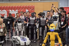 El robot VR-H3 de VinRobotics en el desfile de robots de ICRA 2026. (Foto: VNA)