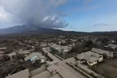 Erupción del monte Lewotobi Laki-Laki en el este de Indonesia. (Foto: Xinhua/VNA)