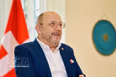 El embajador de Suiza en Vietnam, Thomas Gass, en la entrevista. (Foto: VNA)