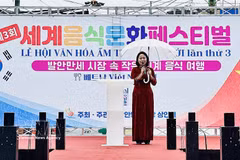 La consejera vietnamita Nguyen Thi Thai Binh interviene en la cita. (Foto: VNA)
