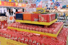 Un puesto de venta de pasteles del Festival de Medio Otoño en un supermercado. (Foto: VNA)