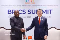 El primer ministro de Vietnam, Le Minh Hung, se reúne con el presidente de Burundi, Évariste Ndayishimiye. (Foto: VNA)