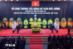 Acto de homenaje póstumo al expresidente Tran Duc Luong (Foto: VNA)