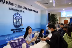 En el Centro de Servicios Administrativos Públicos de Hanoi (Foto: VNA)