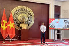 El embajador vietnamita en China, Pham Thanh Binh, interviene en la cita. (Foto: VNA)