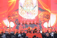 Una actuación de tambores inaugura el lanzamiento de un movimiento nacional que invita a toda la población a practicar ejercicio físico, en Hanoi, el 10 de octubre de 2026. (Foto: VNA)