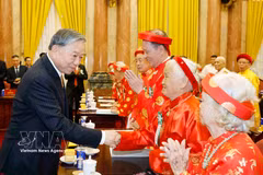 El secretario general del Partido Comunista de Vietnam y presidente del país, To Lam, saluda a los delegados. (Foto: VNA)