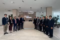 La delegación de Quang Ngai se reúne con los directivos de la Electricidad de Francia (EDF). (Foto: VNA)