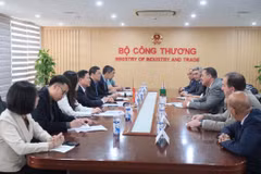 En la reunión (Foto: Ministerio de Industria y Comerio)