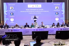 Nguyen Thi Lan Anh, subdirectora de la Academia Diplomática de Vietnam, interviene en la inauguración. (Foto: VNA)